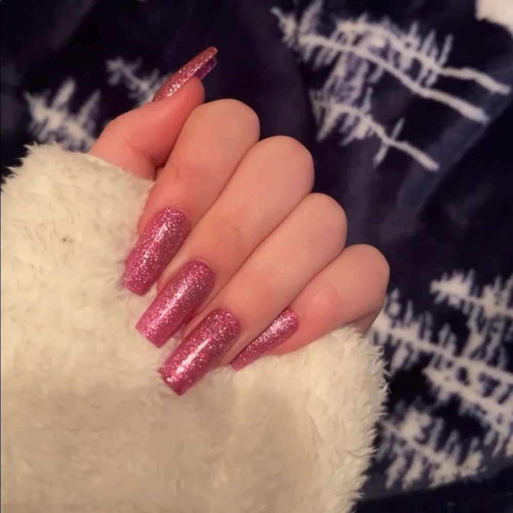 Press on nails